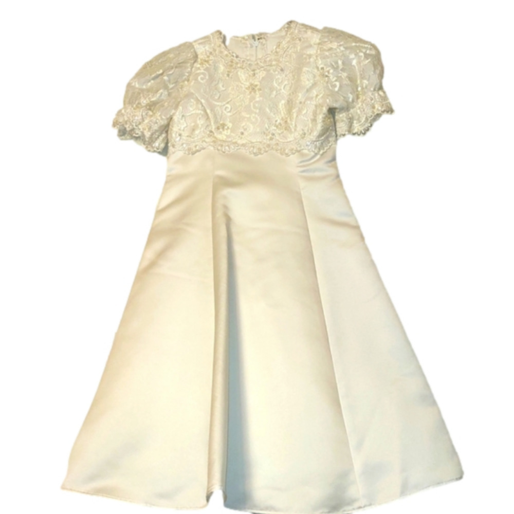 White 𝅺First Communion/Flower Girl Dress Size: 4